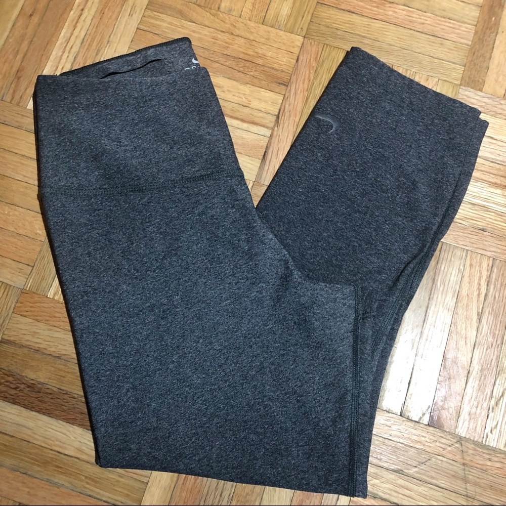 NIKE DRI - FIT  Gray Women’s‎ crop Leggings Sz M